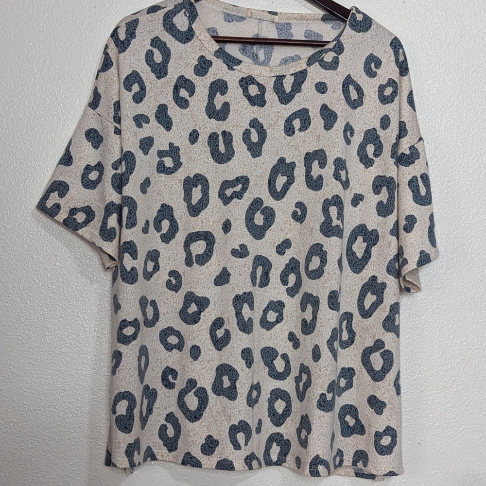 HOPELY Boutique Animal Print Oversized Top Large SOFT L